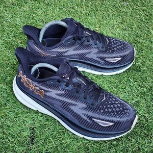 HOKA CLIFTON 9 - Womens Athletic Shoes - SIZE 8.5D WIDE